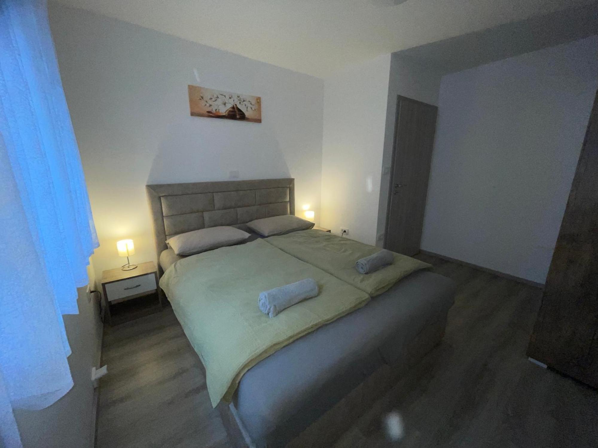 Apartma Dzana *